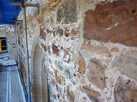 Arbeiten an der Südfassade (Foto: Karl-Franz Thiede)
